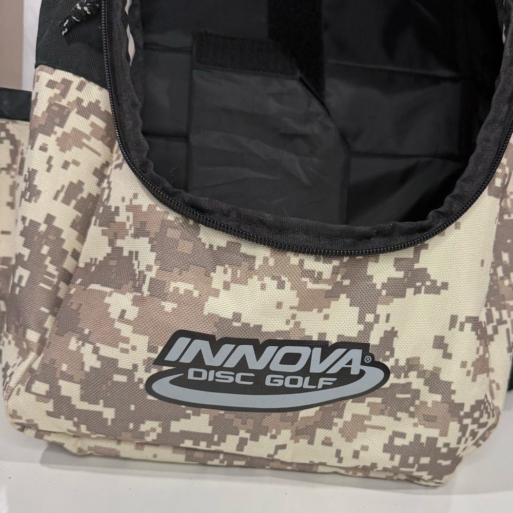 Innova Disc Golf backpack - Picture 2 of 5